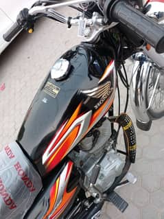 CD Honda 125 model 22 ha documents complete hai number plate sath hai