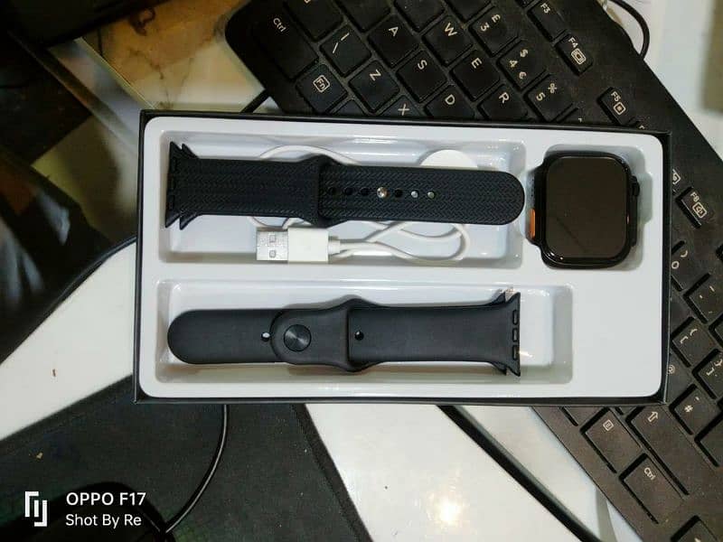 •  Material: ABS Plastic •  Connectivity Tech: Smart Watch 5