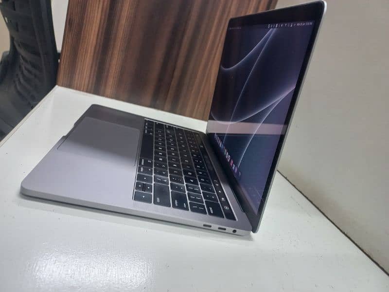 Macbook pro 2016 13inch 8gb 256gb 4