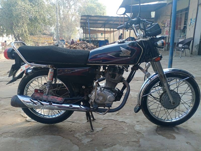 Honda CG 125 Black contact number call/SMS and WhatsApp 03125057401 1