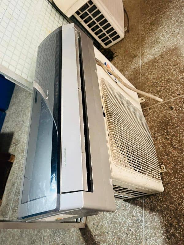 Gree 1.5 ton inverter heat and cool 1