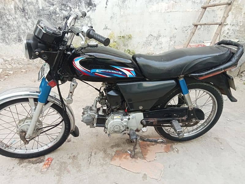 Yahama. bike  for sale urgent need money 0