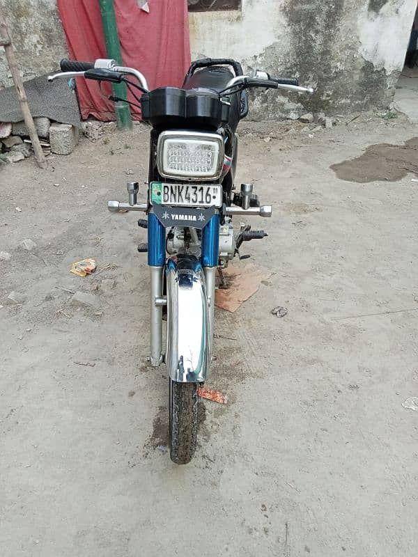 Yahama. bike  for sale urgent need money 1