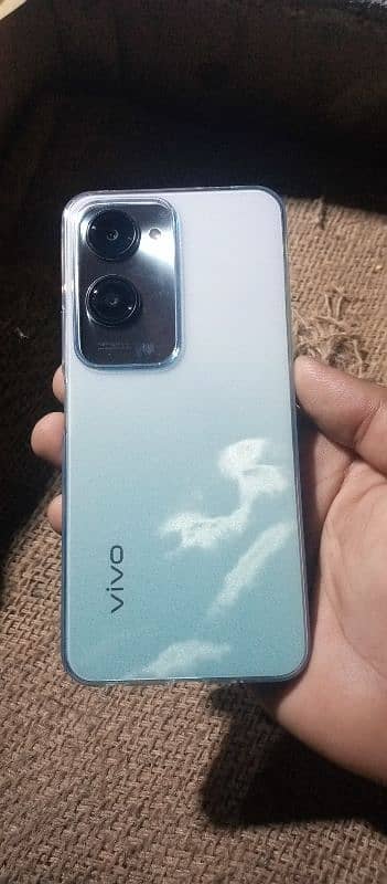 Vivo y18 4+4 rem 128 GB memri 1