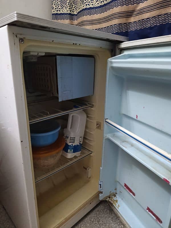 Fully Working Single door used fridge 1