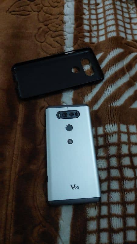 LG v20 official PTA Approved 4/64 single sim only phone 1