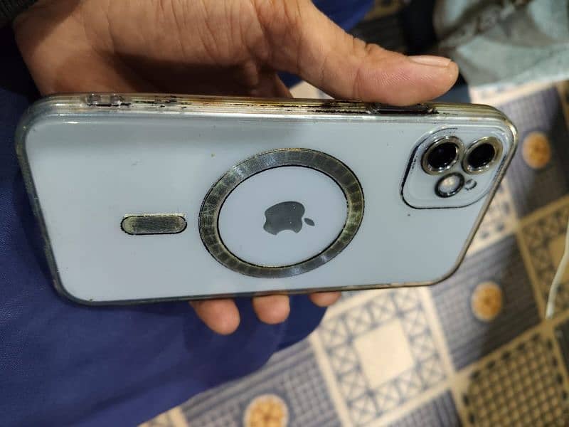 I Phone 11 Good condition 64GB BH 71% But battry timing achi hai 2