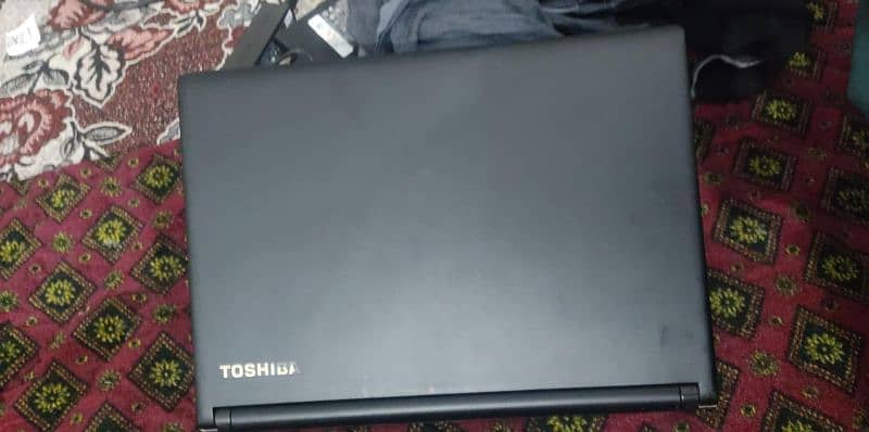 Toshiba Core i5 6th generation, 4 gb ram,320 hdd,3 hrs battery,windo10 3