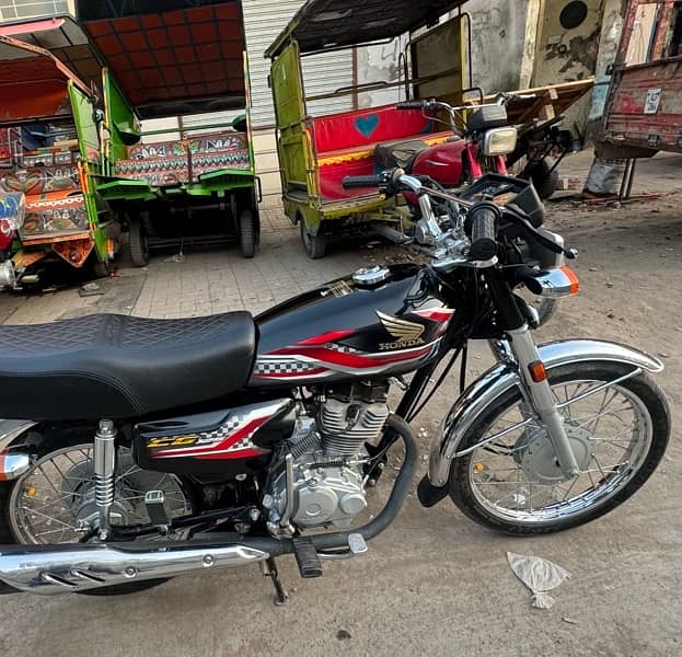 Honda 125 | Black Color | Lush Condition 4