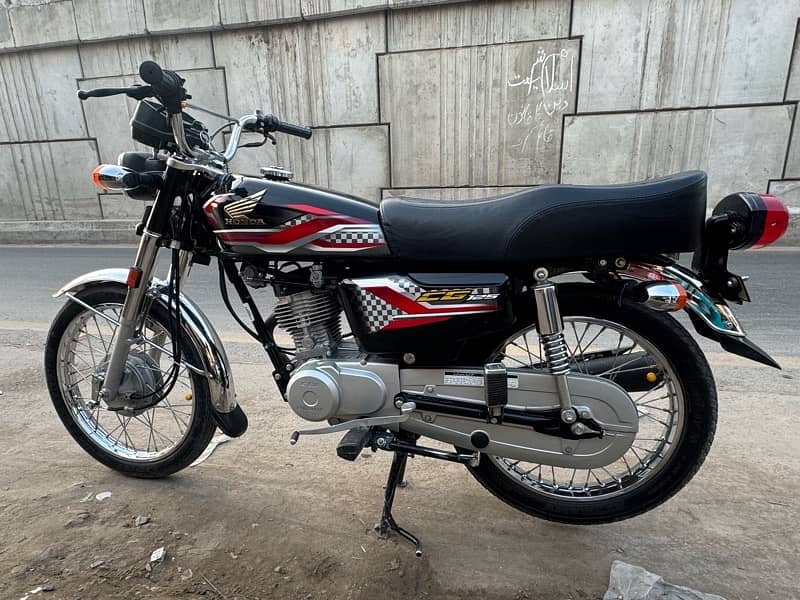 Honda 125 | Black Color | Lush Condition 5