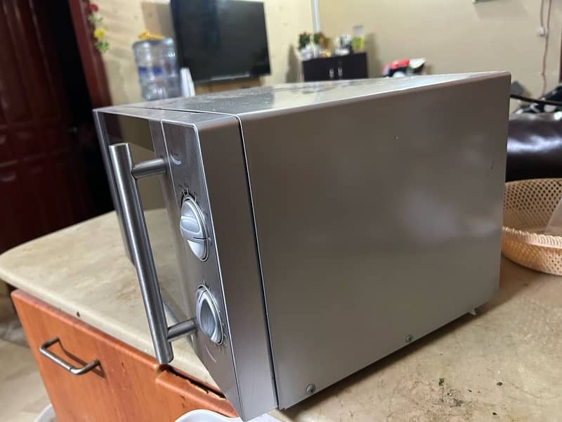 Microwave oven 20M Never repaire in good condition Fix price 6