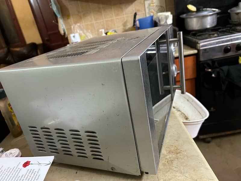 Microwave oven 20M Never repaire in good condition Fix price 2