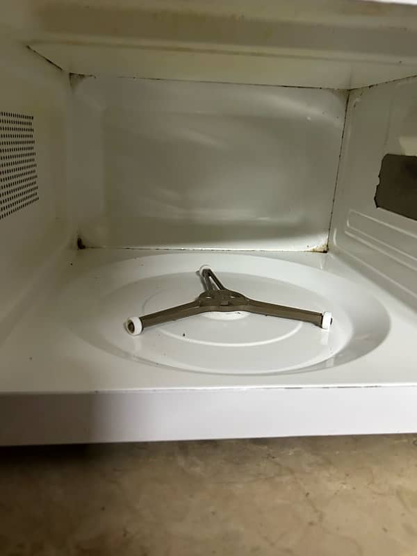 Microwave oven 20M Never repaire in good condition Fix price 4