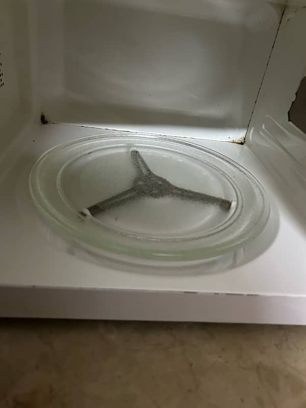 Microwave oven 20M Never repaire in good condition Fix price 5