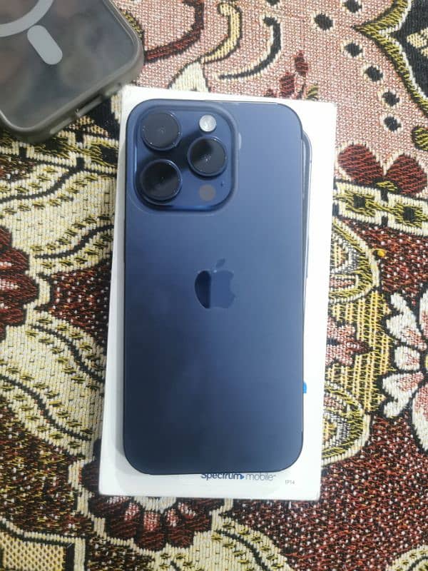 I phone 15 Pro 128 GB 1