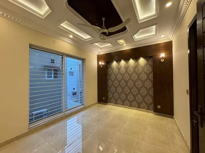 10 Marla Brand New House For Rent At Prime Location Bahria Town Lahore 3