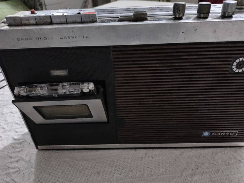 tape recorder radio Sanyo made in japan 1