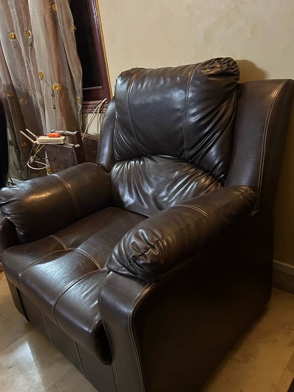 leather Style sofa set in excellent conditin slightly used 4