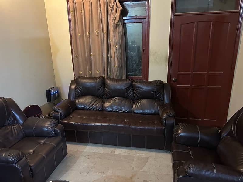 leather Style sofa set in excellent conditin slightly used 6