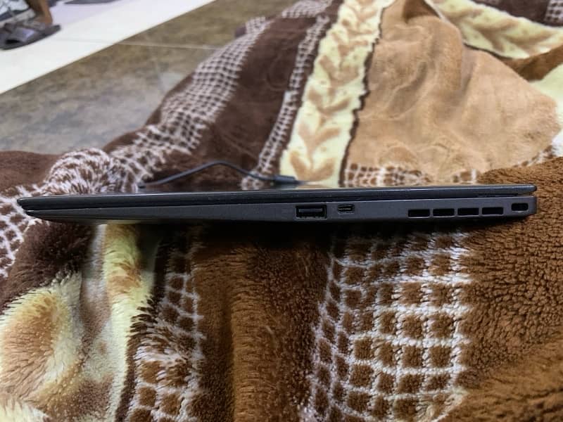 Lenovo thinkpad x1 carbon ultra slim laptop 3