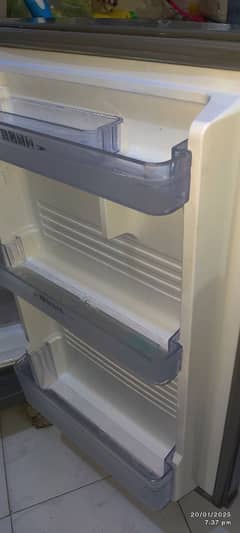 Medium size Refrigerator Dawlance