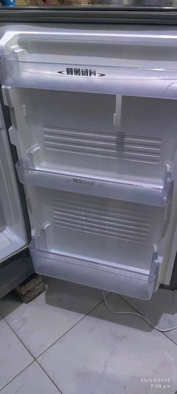 Medium size Refrigerator Dawlance 9