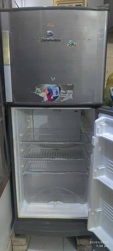 Medium size Refrigerator Dawlance 10