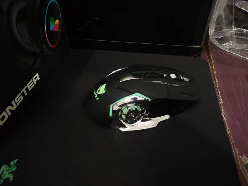 Gaming mouse and Gaming Headphones noice cancelation 14