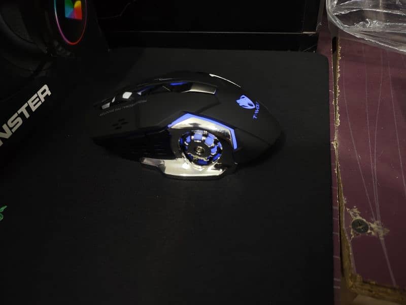 Gaming mouse and Gaming Headphones noice cancelation 15