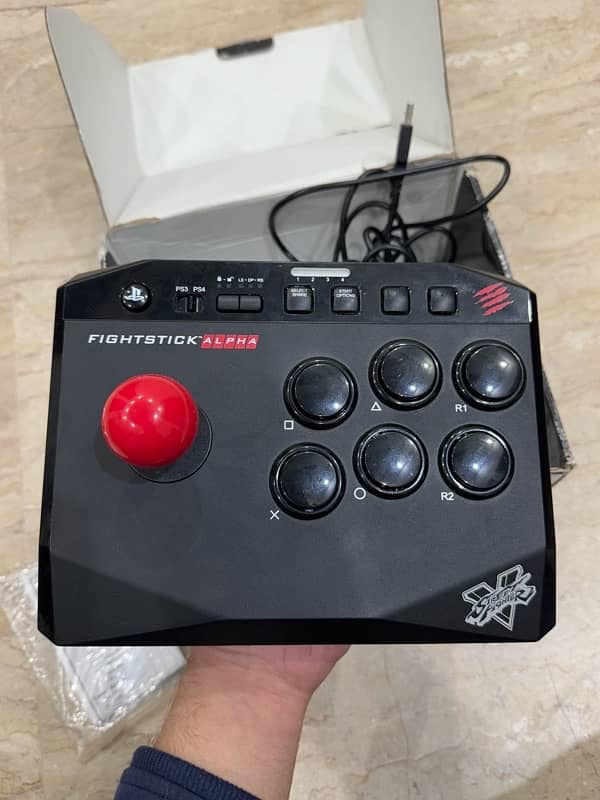 Madcatz Fight Stick Street Fighter V Edition 2