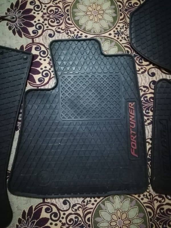 FORTUNER MATS 1