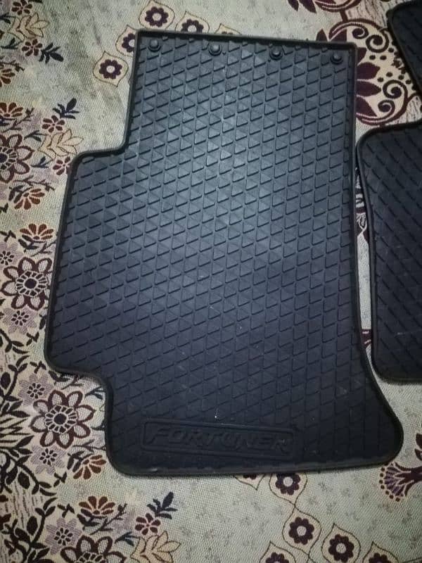 FORTUNER MATS 2