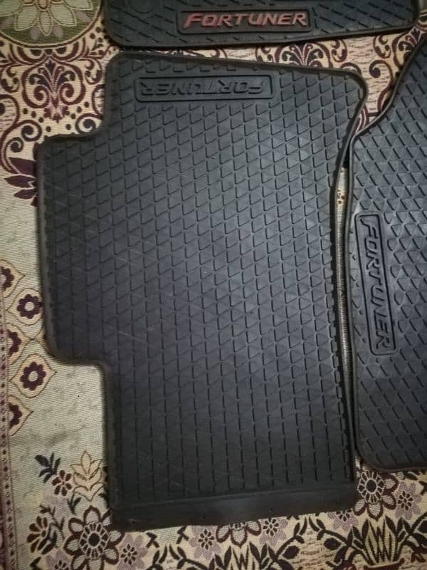 FORTUNER MATS 4