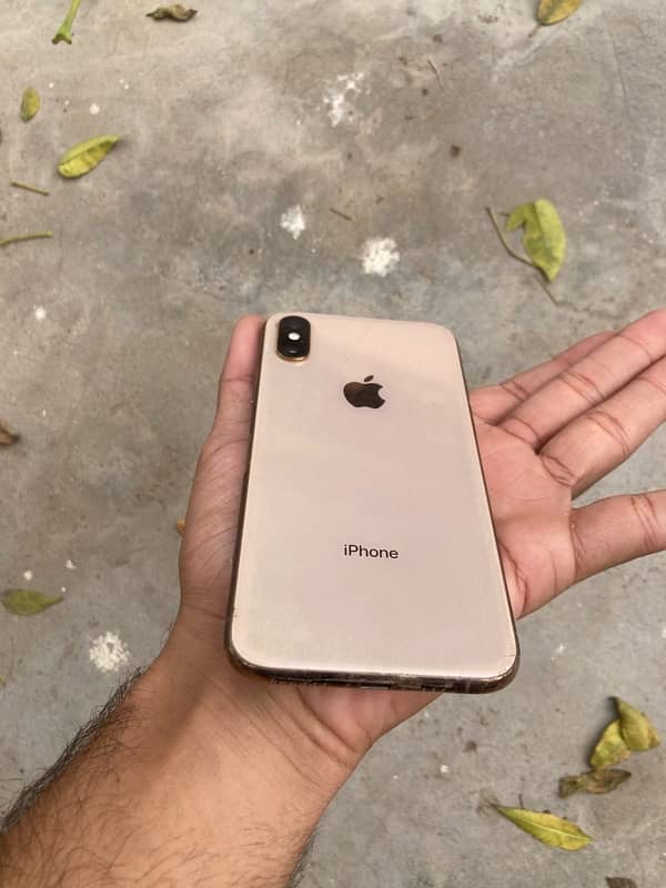 iphone xs 64GB non pta golden colour 1