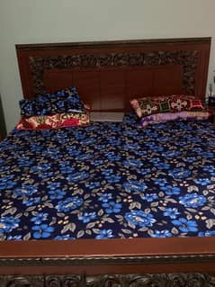 "Affordable Bed Set - Great Condition & Low Price!"