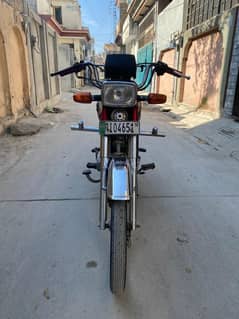 safari motorcycle hay or Rawalpindi ka number laga Huwa hay