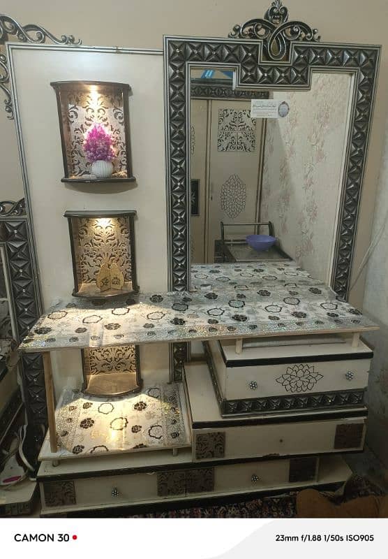 Bed with side tables and dressing table 0