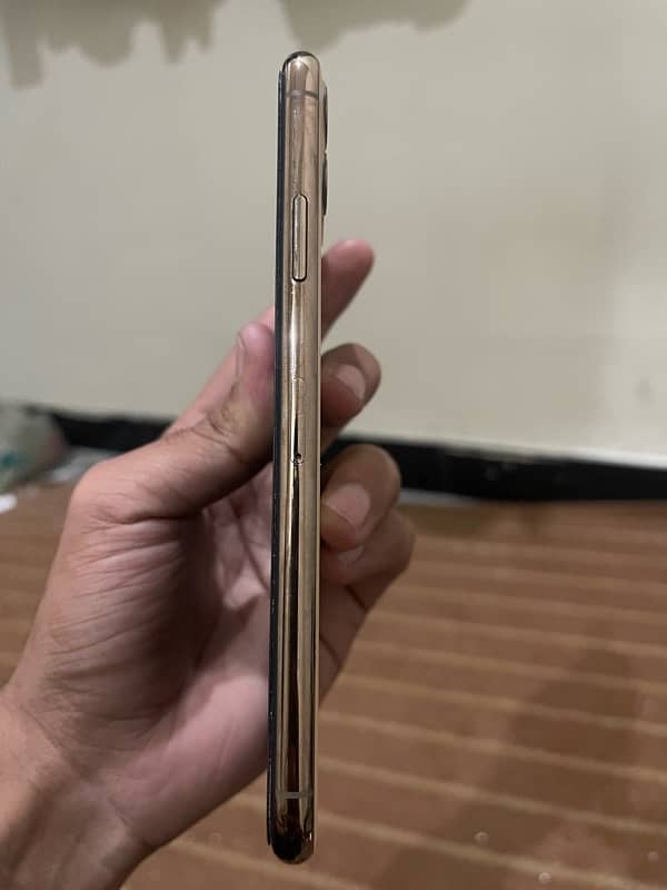 Iphone 11 pro max golden colour 2