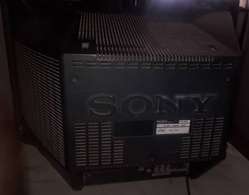 Sony T. V XF21M80 3