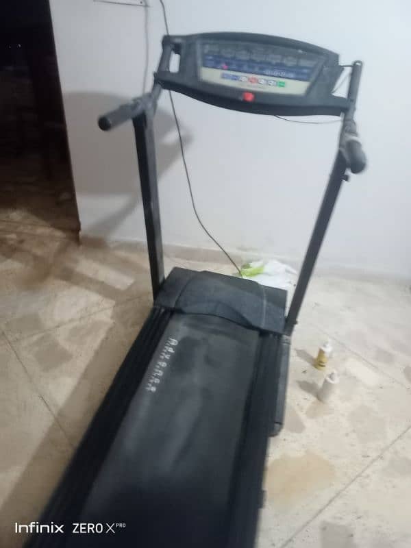 iam selling treadmill machine 1