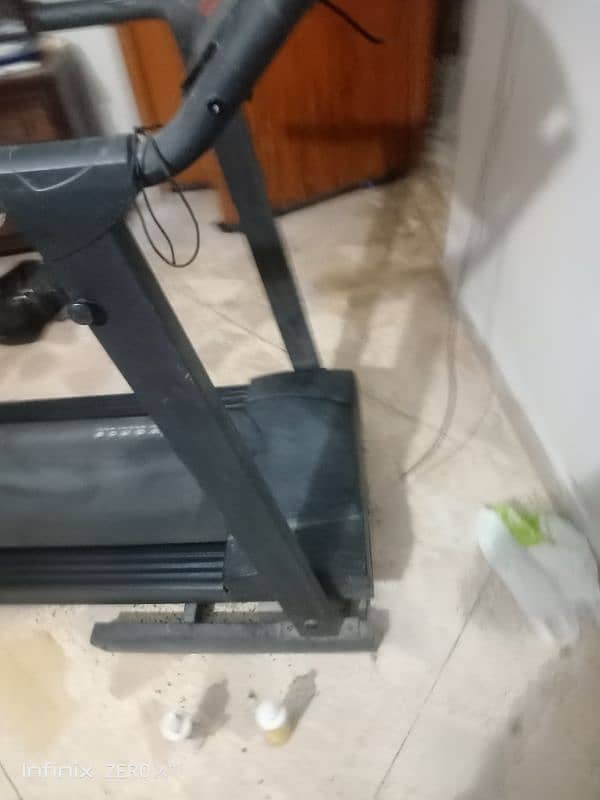 iam selling treadmill machine 3