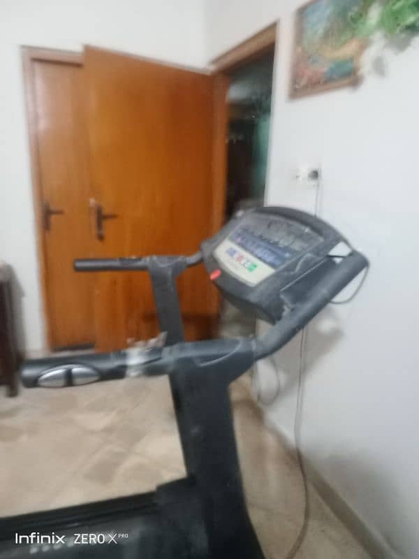 iam selling treadmill machine 8