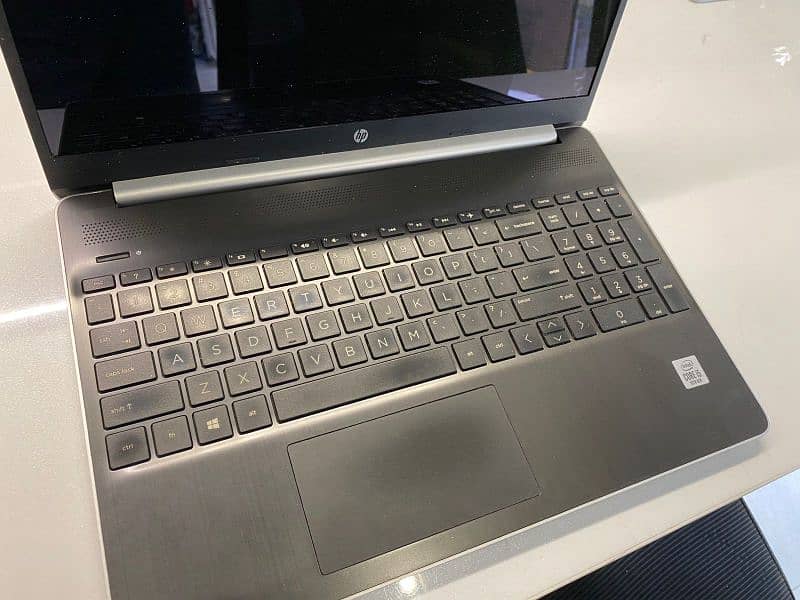 Hp core i5 ,10 gen with touch display 2