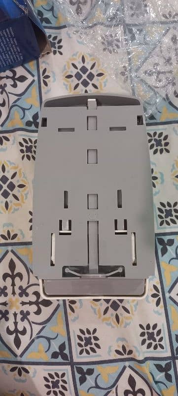 soap and sanitiser dispenser 4