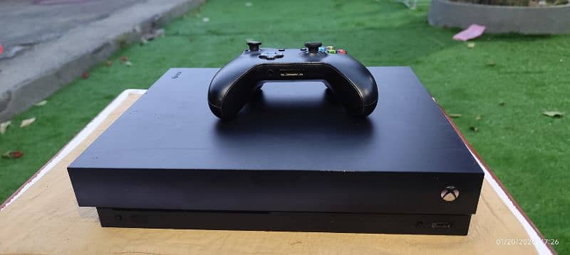 XBOX ONE X 1TB 3