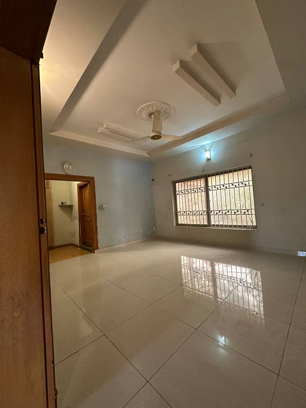 1 kanal upper portion available for rent 10