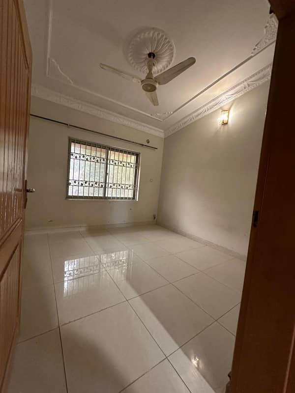 1 kanal upper portion available for rent 25