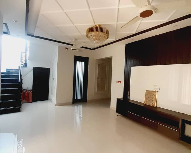 10 Marla House for Rent in DHA Phase 4 Lahore 7