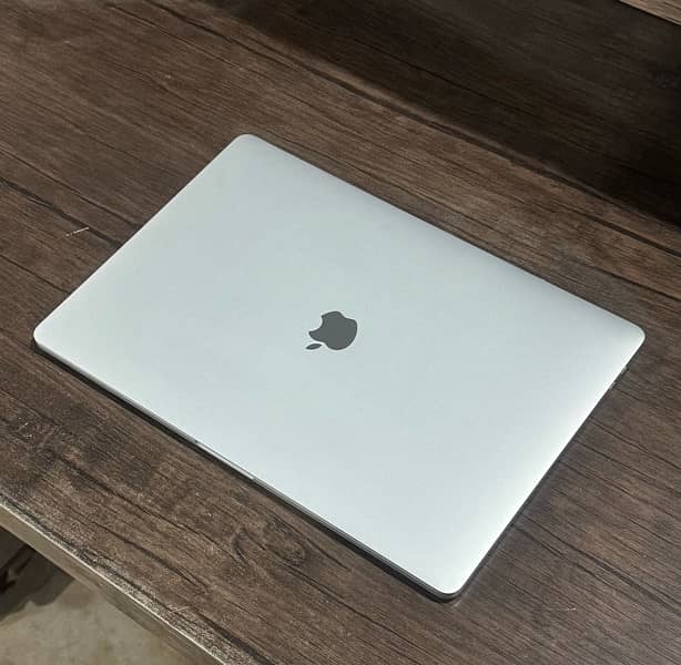 MacBook Pro 2017 with box and Charger 2