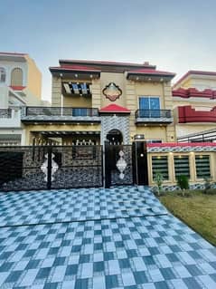 Centrally Located Prime Location House For sale In Central Park - Block G Available